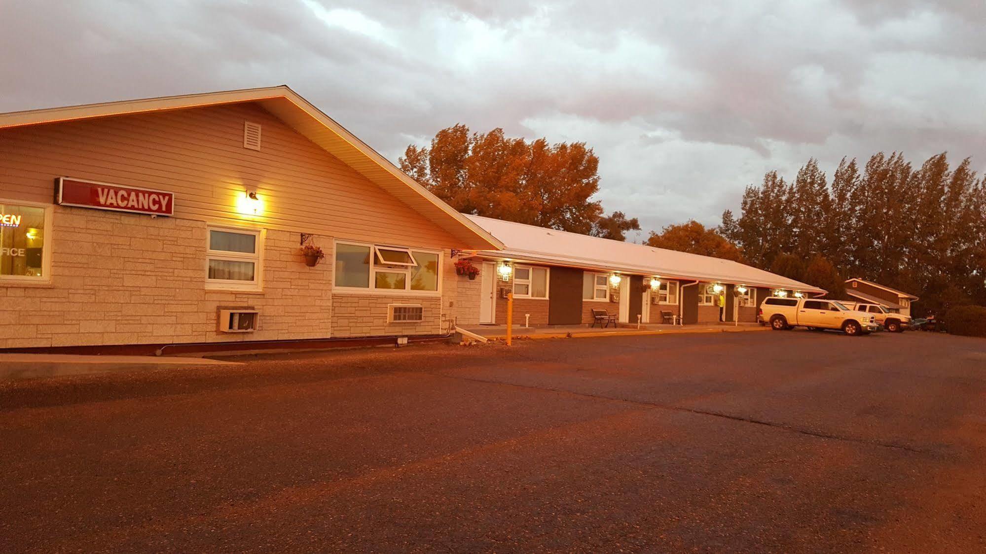 Westway Inn Motel Neepawa Extérieur photo